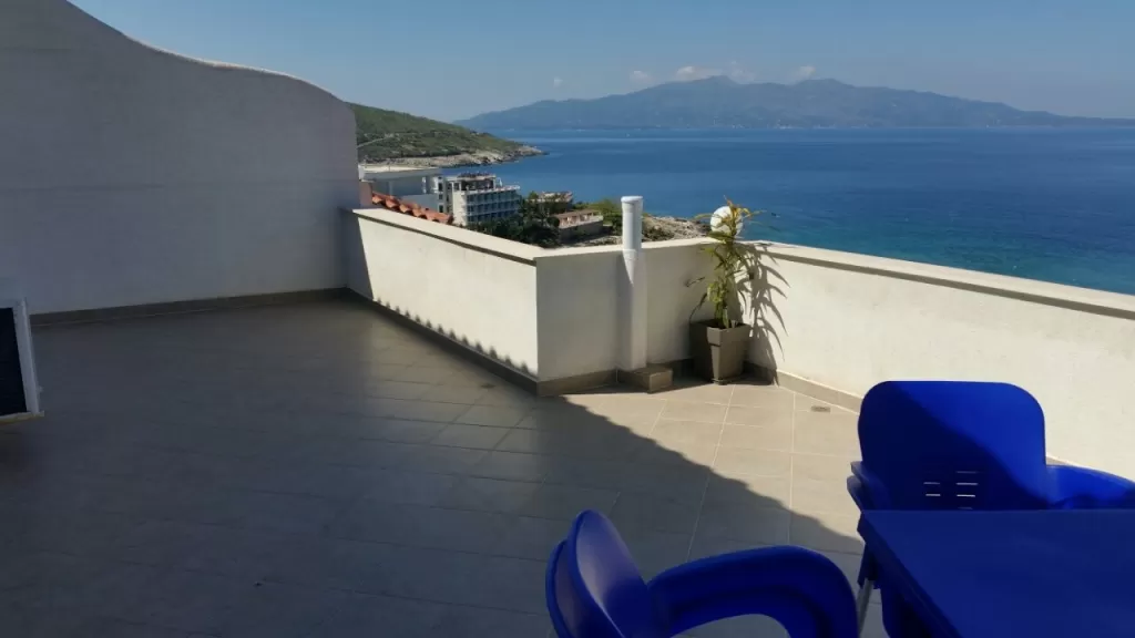 FAMILY Deluxe blc.jpg